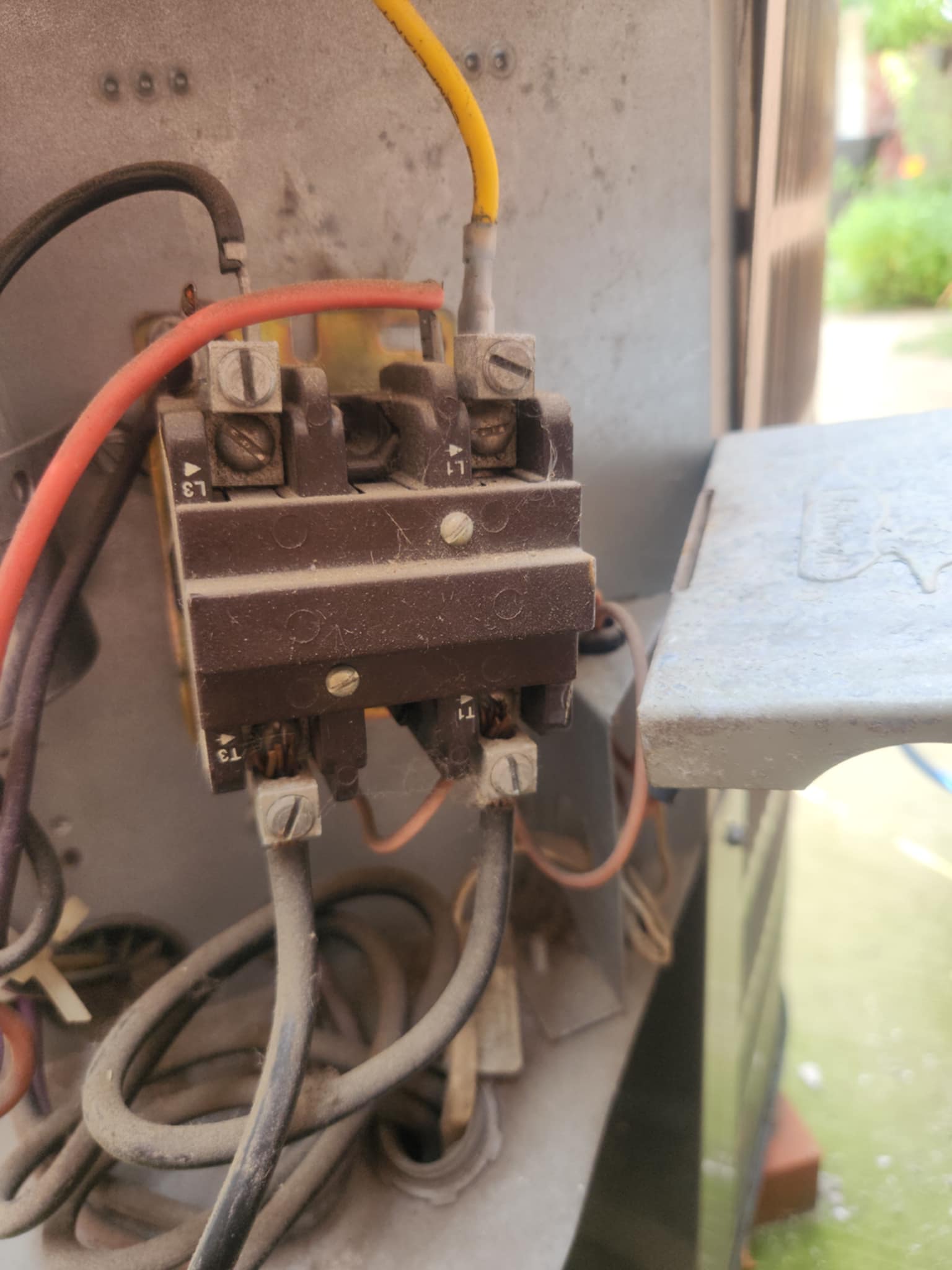 Contactor mounted and connected